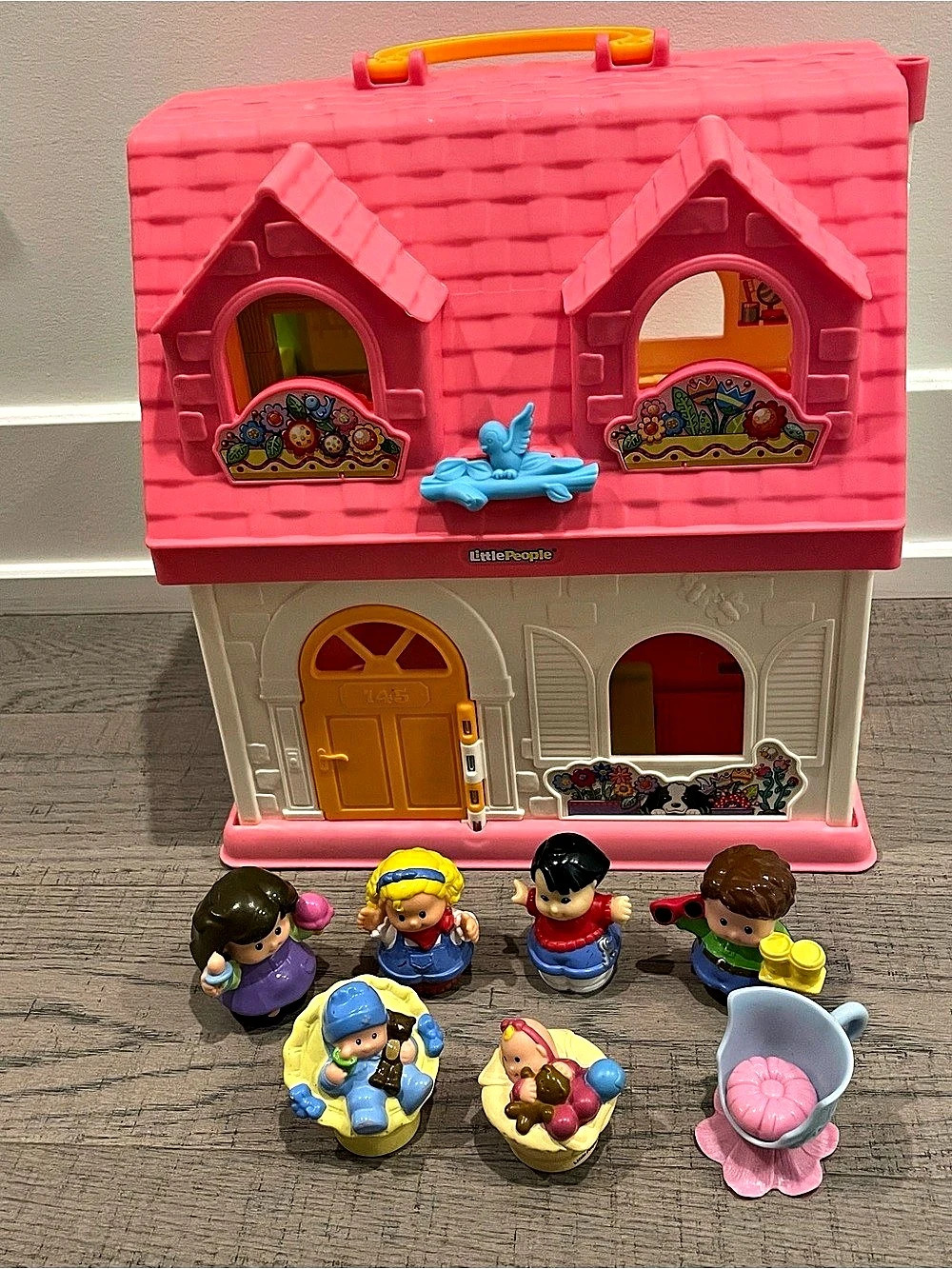 FP little people surprise n sound home & 6 characters